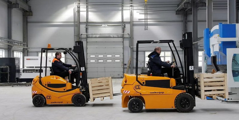 вилочные погрузчики на складе